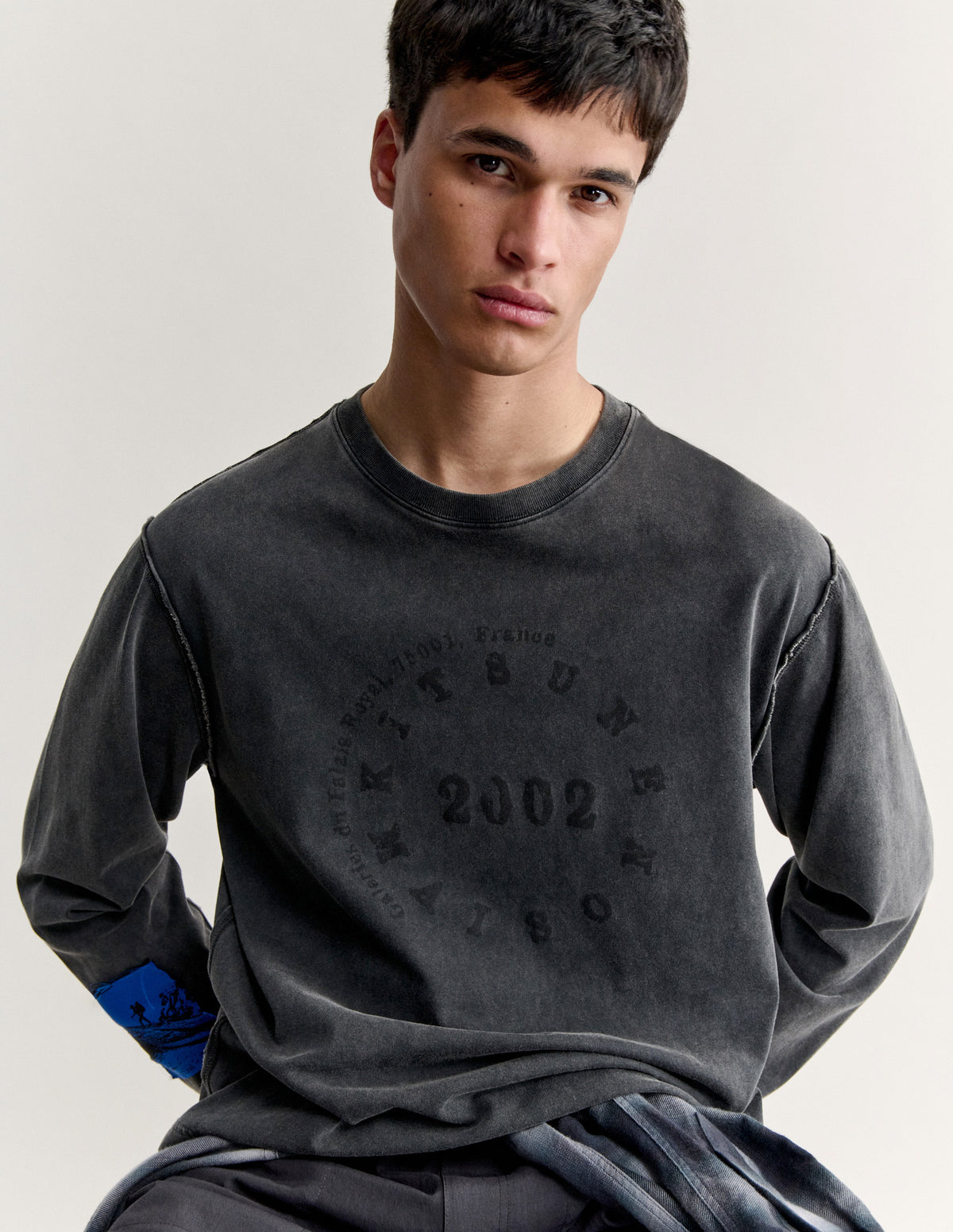 CIRCLE STAMP FADED COMFORT LONG SLEEVE TEE-SHIRT