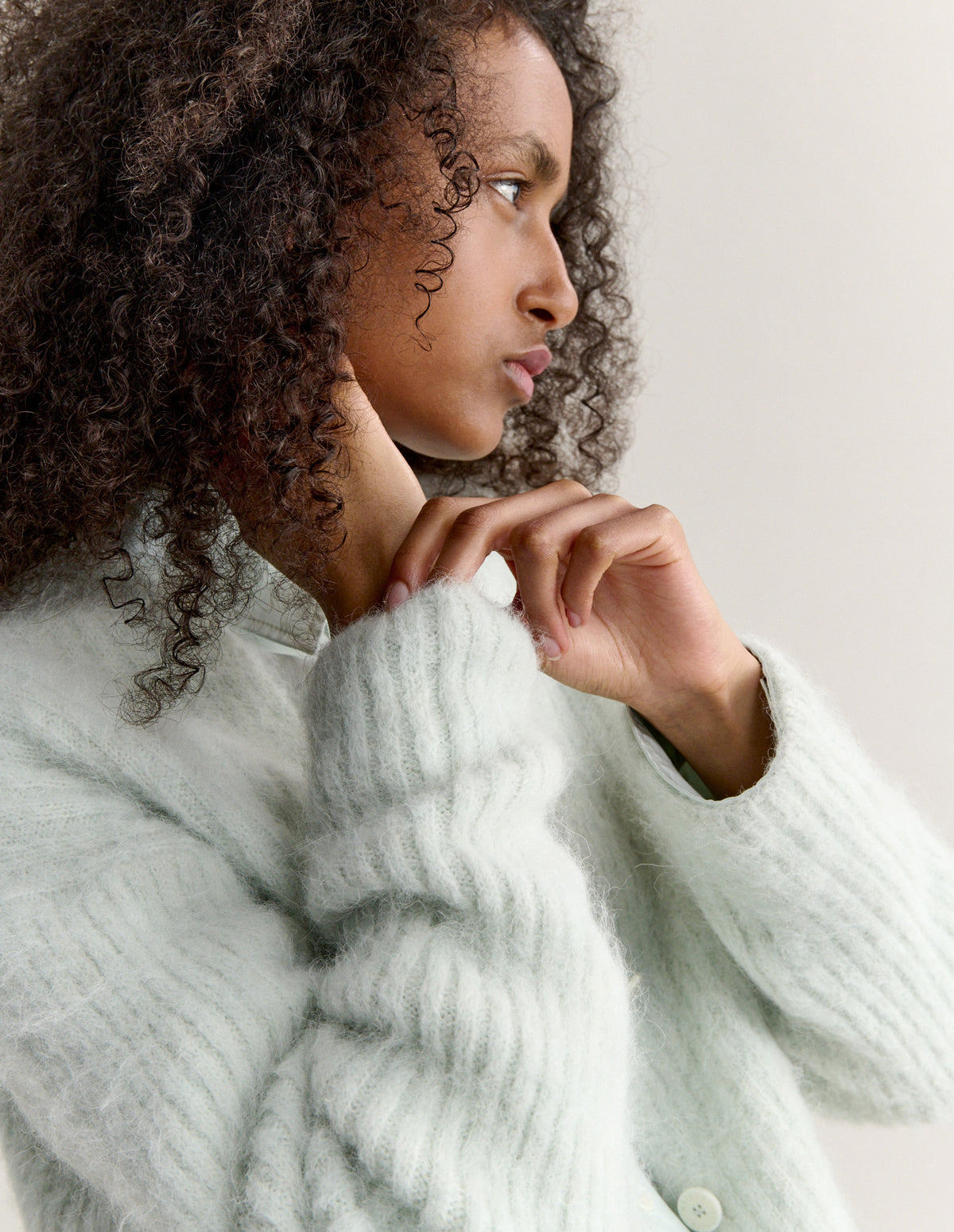 FLUFFY ALPACA CROPPED CARDIGAN