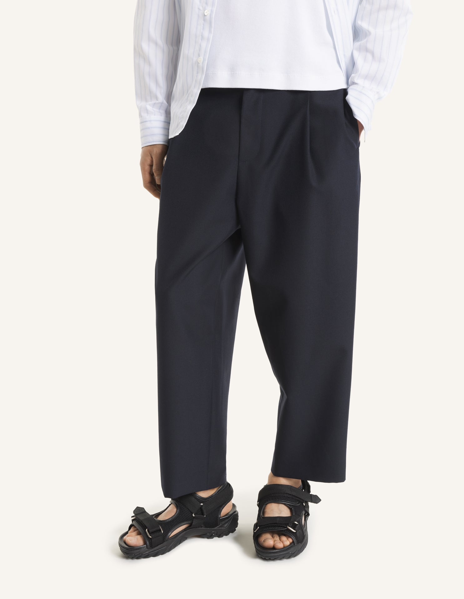 CROPPED PLEATED PANTS